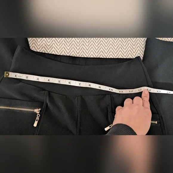 Black High-Waisted Leggings - Picture 5 of 9